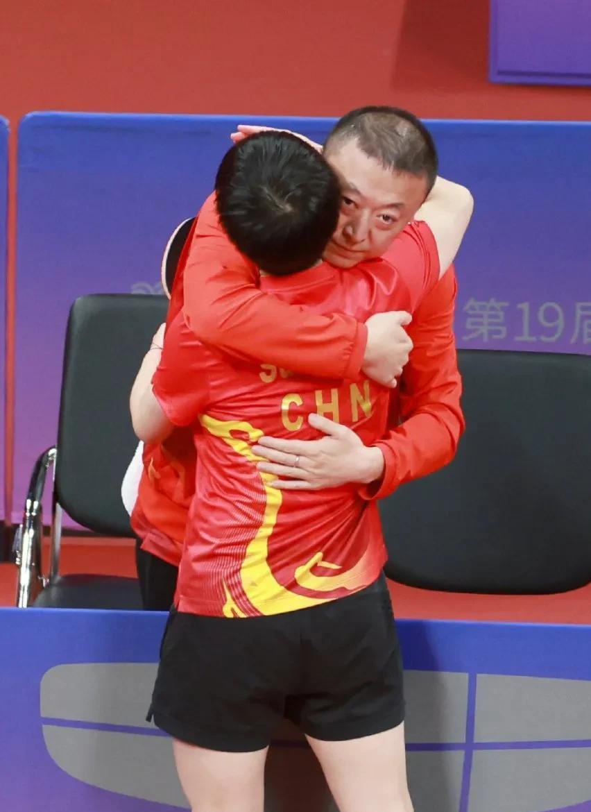 包含莱万多夫斯基焦点对战，德罗巴与60激战SKT分钟，败北胜负难料！引发球迷热议的词条