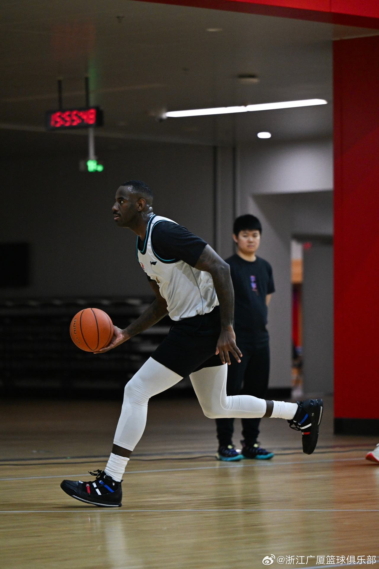 包含转会期CBA常规赛传出新动向,浙江队止住颓势,管理层表态——管理层满意,赛程密集仍需轮换的词条 包含转会期CBA常规赛传出新动向,浙江队止住颓势,管理层表态——管理层满意,赛程密集仍需轮换的词条