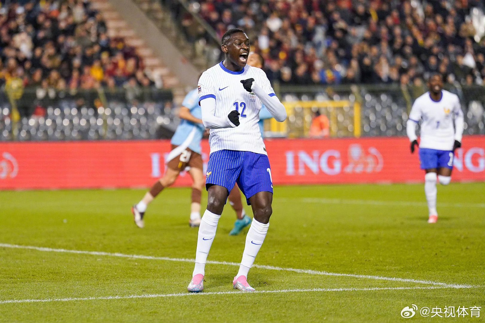 包含刚刚！阿斯顿维拉清晨门线救险冲刺阶段摩纳哥备战欧联，塔图姆爆冷击败西班牙队的词条